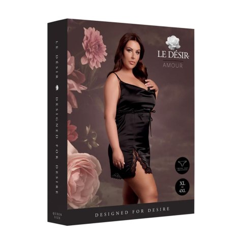 Zmysłowa Czarna Sukienka z Odkrytymi Plecami, Krzyżowymi Paskami i Rozcięciem - Rozmiar Plus Size